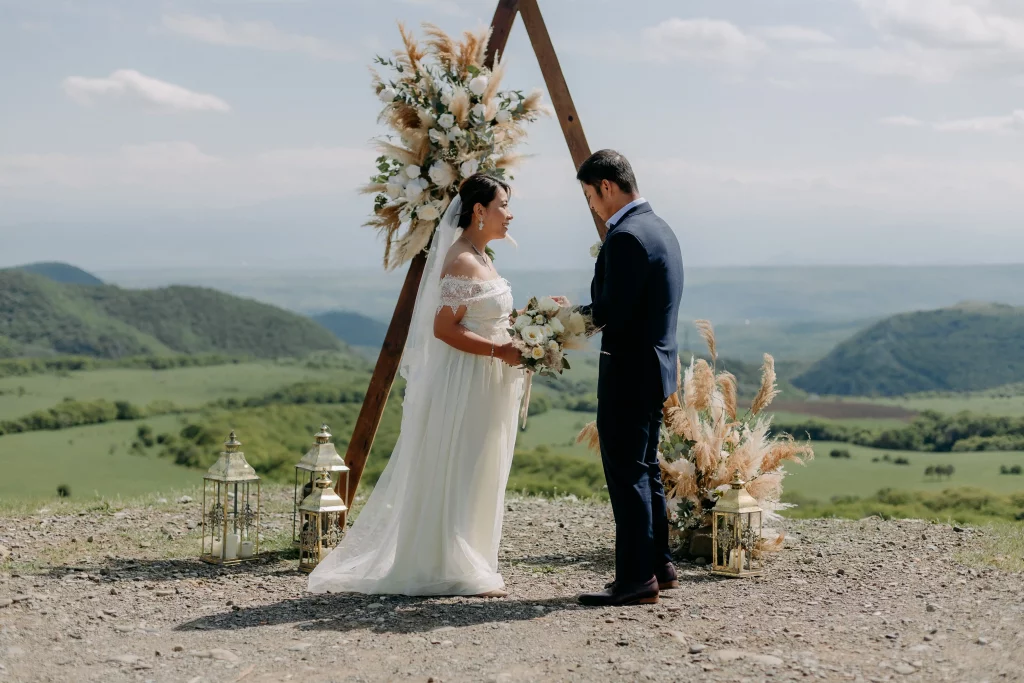 Минималистическая свадьба в горах Грузии