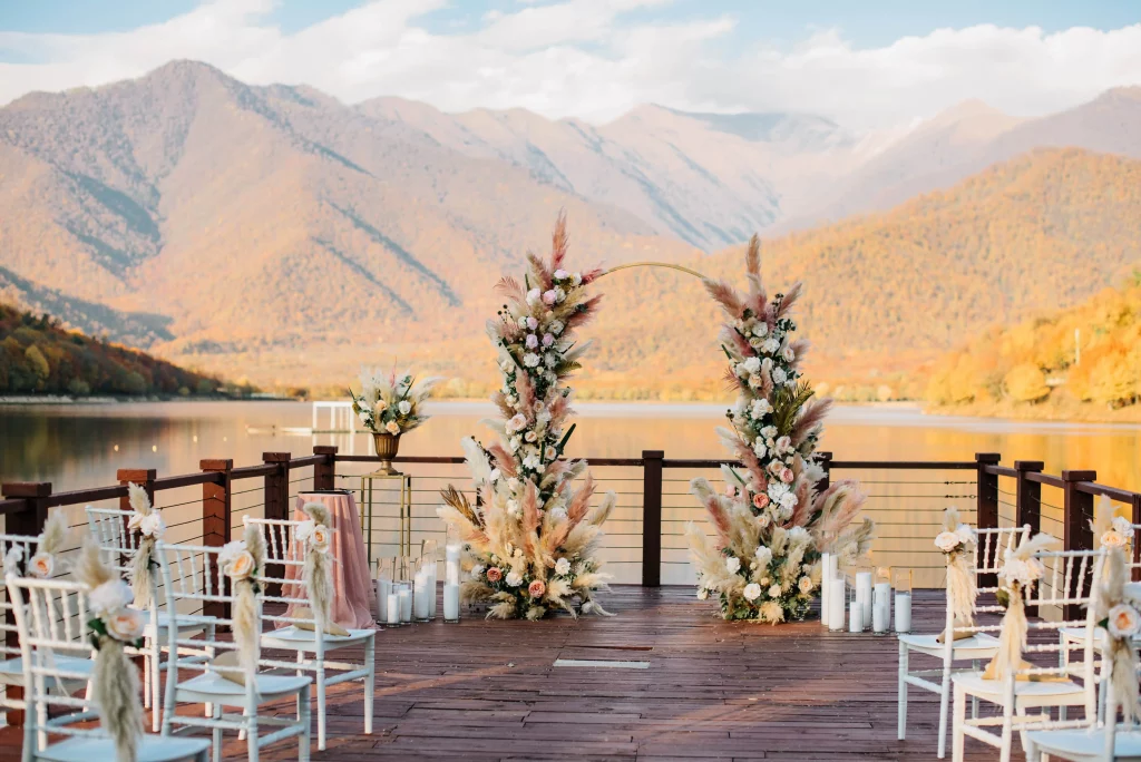 Свадьба в европейском стиле на озере