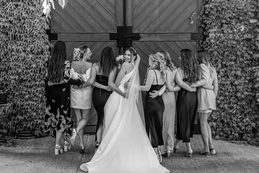 Невеста с подружками невесты свадьба в Грузии