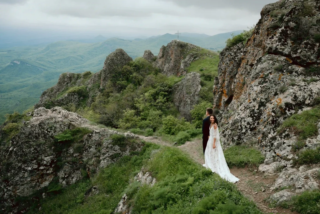 Свадьба в горах в тумане Грузия