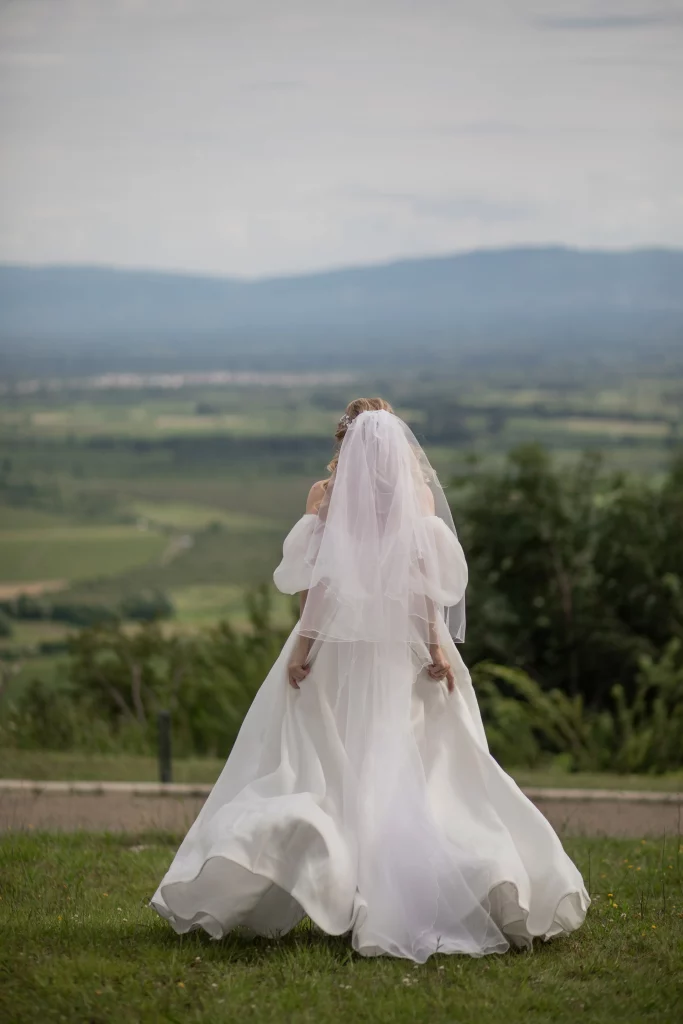 Невеста на фоне природы в Грузии