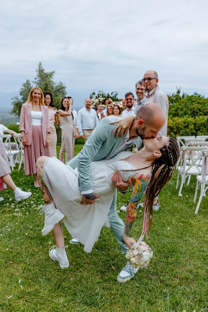 Невеста с дредами на свадьбе в Грузии